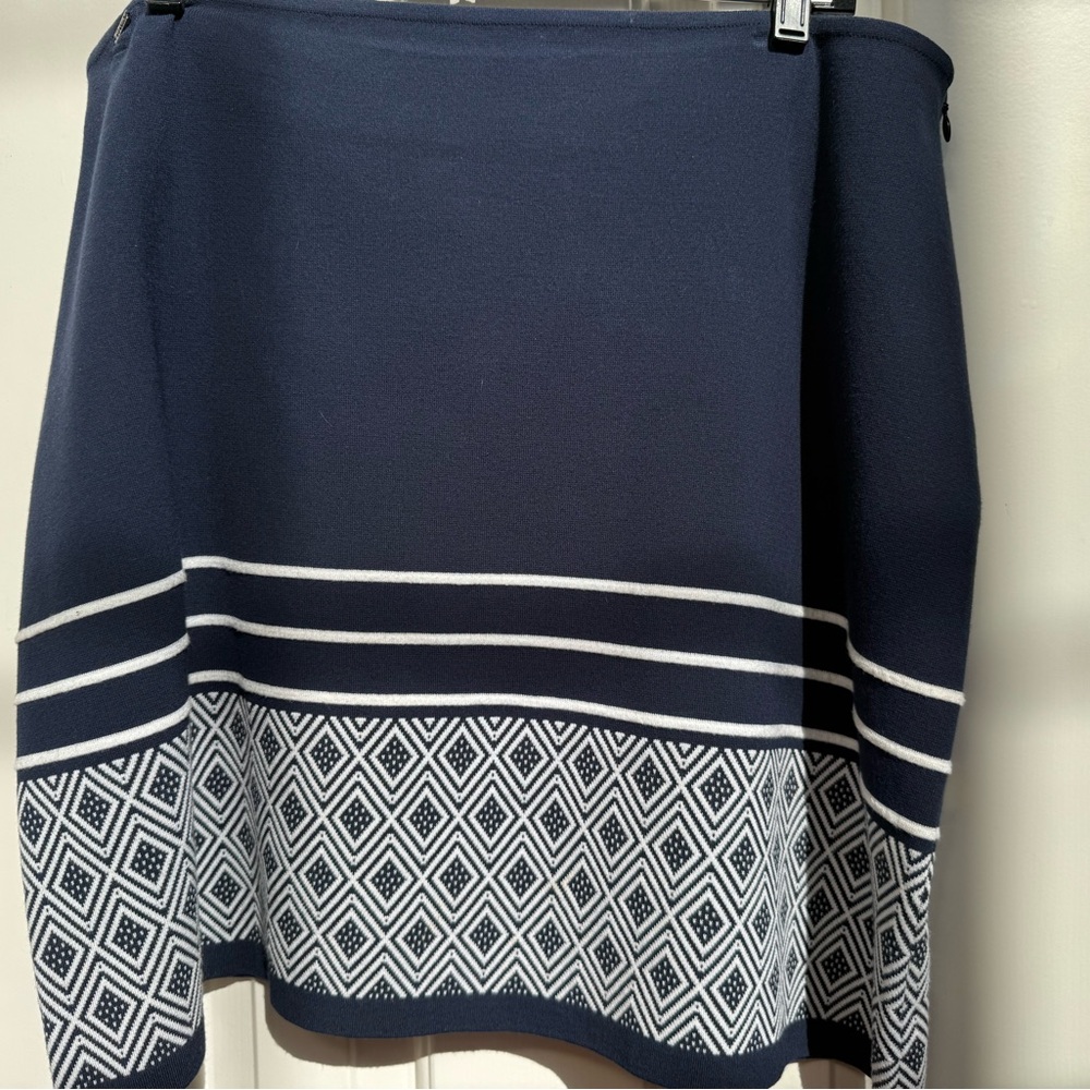 St. John Navy and White Geometric Mini Skirt - Picture 2 of 5